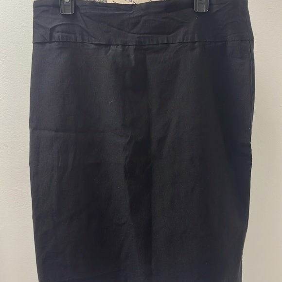 In brand new condition Woman’s Soho Apparel skirt. Size is XL. - Picture 3 of 13